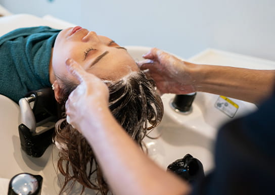 シャンプー台でヘッドスパ